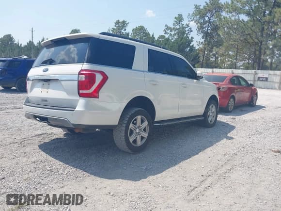 ✅ 2020 Ford Expedition XLT • VIN: 1FMJU1JT5LEA26734 • Lot: 43271054. Listed on IAAI with 120,106 mi. Free auction sales archive from the USA and detailed vehicle history report at DreamBid. Image 4.