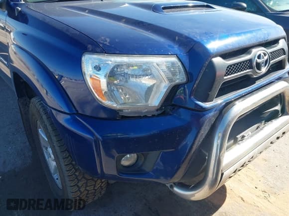 ✅ 2014 Toyota Tacoma • VIN: 5TFMU4FN8EX022956 • Lot: 43780767. Listed on IAAI with 176,152 mi. Free auction sales archive from the USA and detailed vehicle history report at DreamBid. Image 17.