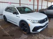 ✅ 2024 Volkswagen Tiguan SE R-Line Black • VIN: 3VVCB7AX2RM064886 • Lot: 43263058. Wystawiony na IAAI z przebiegiem 31 912 mil. Bezpłatny archiwum sprzedaży aukcyjnych z USA i szczegółowy raport historii pojazdu na DreamBid. Zdjęcie 1.