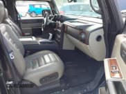 ✅ 2005 Hummer H2 SUV • VIN: 5GRGN23UX5H101905 • Lot: 42731518. Wystawiony na IAAI z przebiegiem 155 401 mil. Bezpłatny archiwum sprzedaży aukcyjnych z USA i szczegółowy raport historii pojazdu na DreamBid. Zdjęcie 5.