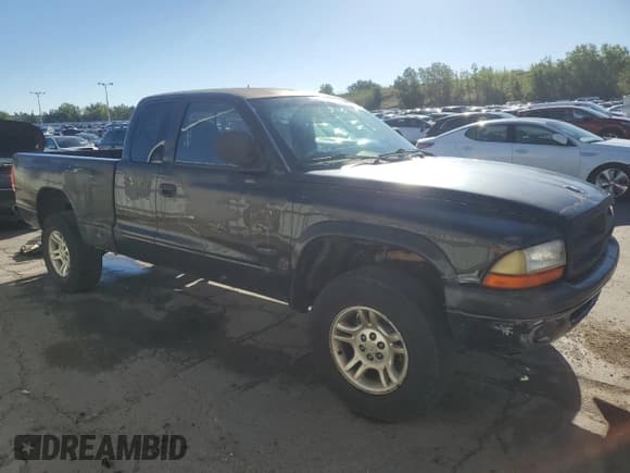 ✅ 2000 Dodge Dakota Sport • VIN: 1B7GG22N7YS631407 • Lot: 68142074. Wystawiony na Copart z przebiegiem 276 475 mil. Bezpłatny archiwum sprzedaży aukcyjnych z USA i szczegółowy raport historii pojazdu na DreamBid. Zdjęcie 4.