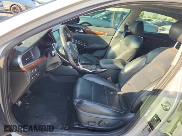 ✅ 2018 Kia Cadenza Premium • VIN: KNALC4J18J5119466 • Lot: 62168395. Wystawiony na Copart z przebiegiem 141 995 mil. Bezpłatny archiwum sprzedaży aukcyjnych z USA i szczegółowy raport historii pojazdu na DreamBid. Zdjęcie 7.