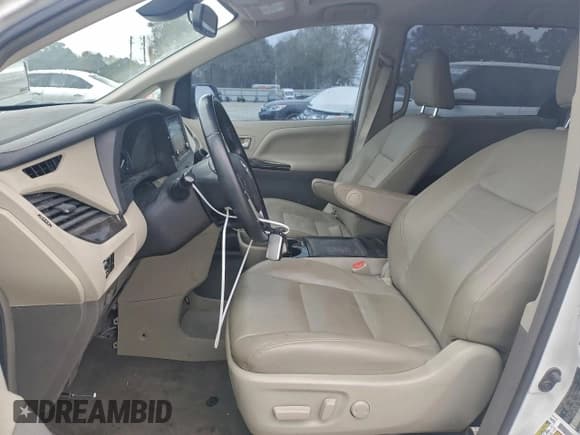✅ 2019 Toyota Sienna XLE • VIN: 5TDDZ3DC9KS226292 • Lot: 95211375. Wystawiony na Copart z przebiegiem 84 052 mil. Bezpłatny archiwum sprzedaży aukcyjnych z USA i szczegółowy raport historii pojazdu na DreamBid. Zdjęcie 7.