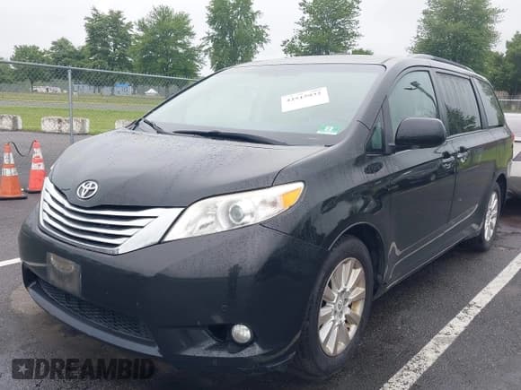 ✅ 2012 Toyota Sienna XLE • VIN: 5TDDK3DC9CS047370 • Lot: 42515932. Wystawiony na IAAI z przebiegiem 132 207 mil. Bezpłatny archiwum sprzedaży aukcyjnych z USA i szczegółowy raport historii pojazdu na DreamBid. Zdjęcie 2.