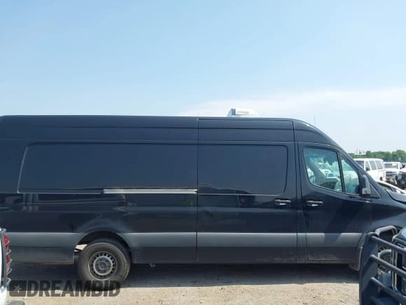✅ 2019 Mercedes-Benz Sprinter Cargo • VIN: WD4PF1CD1KP173995 • Lot: 42323740. Listed on IAAI with 165,432 mi. Free auction sales archive from the USA and detailed vehicle history report at DreamBid. Image 13.