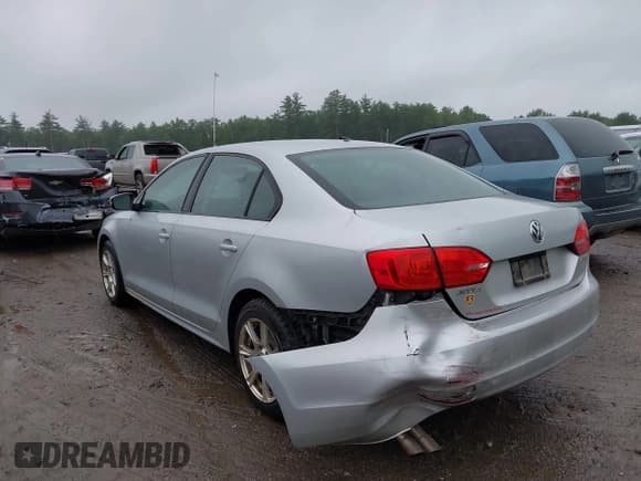 ✅ 2011 Volkswagen Jetta SE • VIN: 3VWDZ7AJ6BM321447 • Lot: 42512639. Listed on IAAI with 218,929 mi. Free auction sales archive from the USA and detailed vehicle history report at DreamBid. Image 3.