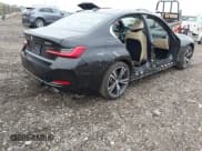 ✅ 2024 BMW 3 Series 330i xDrive • VIN: 3MW89FF04R8E47059 • Lot: 42200058. Wystawiony na IAAI z przebiegiem 21 719 mil. Bezpłatny archiwum sprzedaży aukcyjnych z USA i szczegółowy raport historii pojazdu na DreamBid. Zdjęcie 4.