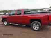 2018 Chevrolet Silverado 1500 LT z VIN 1GCVKREC6JZ176877, wystawiony jako IAAI lot #43559571 z przebiegiem Nie podano mil oraz . Historia ofert i sprzedaży dostępna na DreamBid. Obrazek 14.