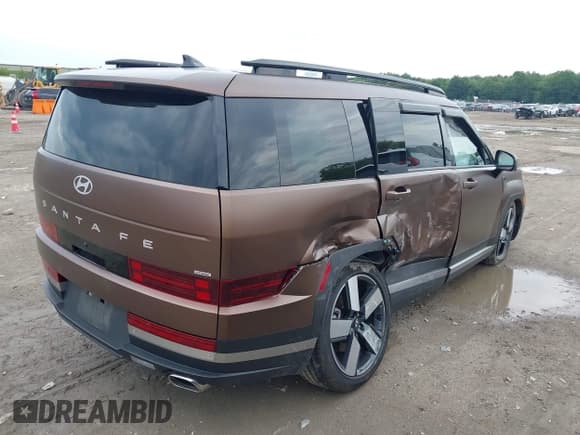 ✅ 2024 Hyundai Santa Fe Limited • VIN: 5NMP4DGL0RH001012 • Lot: 42835747. Listed on IAAI with 3,917 mi. Free auction sales archive from the USA and detailed vehicle history report at DreamBid. Image 4.