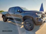 ✅ 2022 Chevrolet Silverado 1500 LT Trail Boss • VIN: 3GCUDFET4NG551059 • Lot: 80306995. Wystawiony na Copart z przebiegiem 67 456 mil. Bezpłatny archiwum sprzedaży aukcyjnych z USA i szczegółowy raport historii pojazdu na DreamBid. Zdjęcie 4.