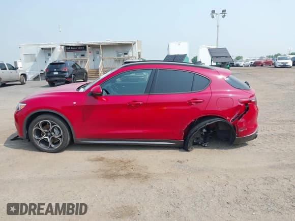✅ 2022 Alfa Romeo Stelvio Ti • VIN: ZASPAKBN5N7D32683 • Lot: 42444064. Listed on IAAI with 39,408 mi. Free auction sales archive from the USA and detailed vehicle history report at DreamBid. Image 14.