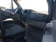 ✅ 2012 Mercedes-Benz Sprinter Passenger • VIN: WDZPE7CC1C5646024 • Lot: 42619520. Wystawiony na IAAI z przebiegiem 322 684 mil. Bezpłatny archiwum sprzedaży aukcyjnych z USA i szczegółowy raport historii pojazdu na DreamBid. Zdjęcie 5.