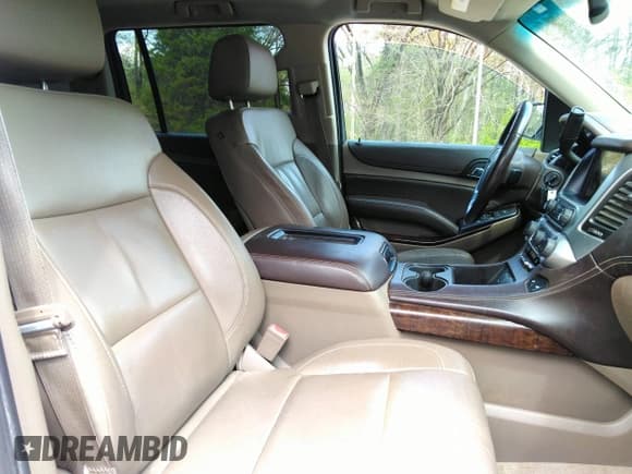 ✅ 2015 Chevrolet Suburban LT • VIN: 1GNSCJKC6FR229260 • Lot: 41974363. Wystawiony na IAAI z przebiegiem 251 395 mil. Bezpłatny archiwum sprzedaży aukcyjnych z USA i szczegółowy raport historii pojazdu na DreamBid. Zdjęcie 5.