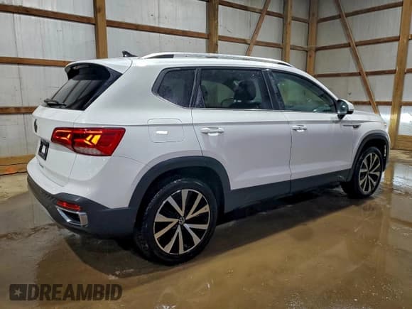 ✅ 2024 Volkswagen Taos SE • VIN: 3VVSX7B23RM116610 • Lot: 96795385. Wystawiony na Copart z przebiegiem 34 696 mil. Bezpłatny archiwum sprzedaży aukcyjnych z USA i szczegółowy raport historii pojazdu na DreamBid. Zdjęcie 3.