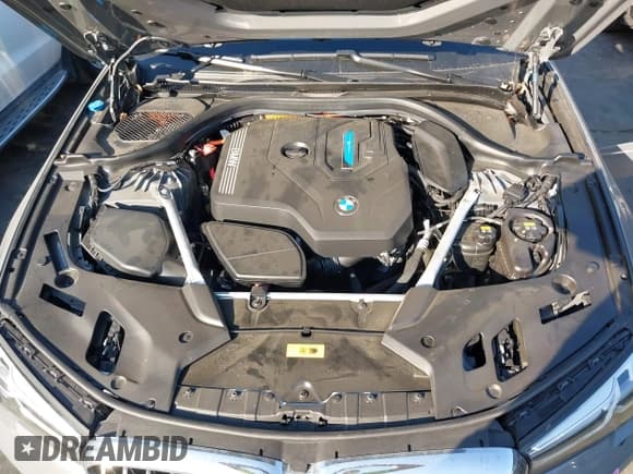 ✅ 2022 BMW 5 Series 530e • VIN: WBA13AG01NCJ52945 • Lot: 43805991. Listed on IAAI with 33,053 mi. Free auction sales archive from the USA and detailed vehicle history report at DreamBid. Image 10.