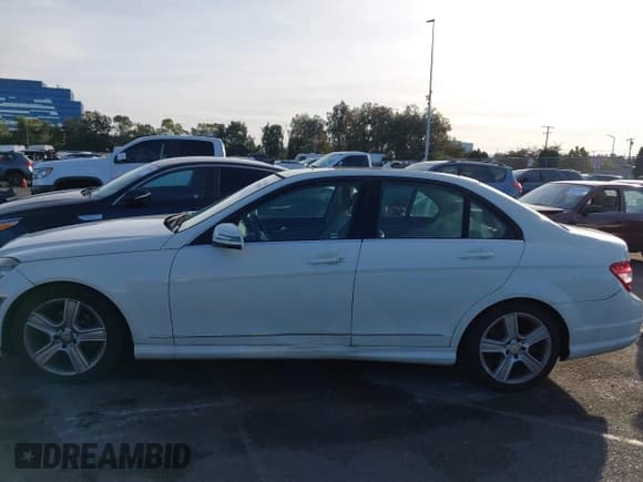 ✅ 2011 Mercedes-Benz C 300 Sport • VIN: WDDGF5EB3BA509135 • Lot: 43668244. Listed on IAAI with 87,271 mi. Free auction sales archive from the USA and detailed vehicle history report at DreamBid. Image 14.