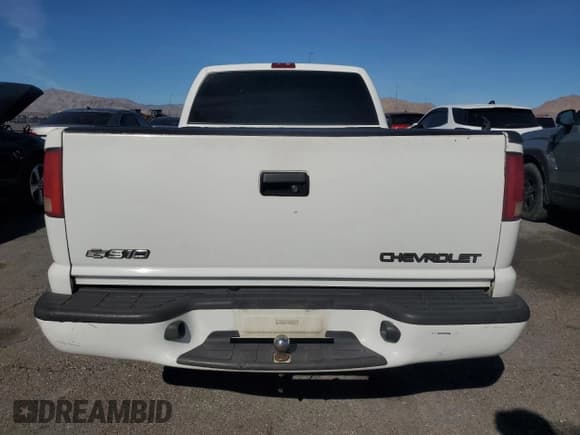 ✅ 2000 Chevrolet S-10 LS • VIN: 1GCCS1458YK249522 • Lot: 91729295. Wystawiony na Copart z przebiegiem 207 871 mil. Bezpłatny archiwum sprzedaży aukcyjnych z USA i szczegółowy raport historii pojazdu na DreamBid. Zdjęcie 6.