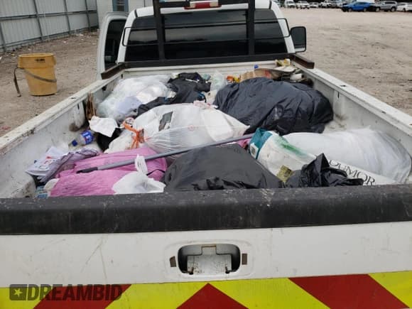 ✅ 2004 GMC Sierra 1500 • VIN: 1GTHC24204E339688 • Lot: 77595054. Wystawiony na Copart z przebiegiem 230 719 mil. Bezpłatny archiwum sprzedaży aukcyjnych z USA i szczegółowy raport historii pojazdu na DreamBid. Zdjęcie 10.