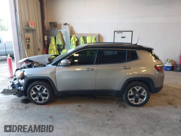 ✅ 2018 Jeep Compass Limited • VIN: 3C4NJDCB0JT104385 • Lot: 43197333. Wystawiony na IAAI z przebiegiem 122 004 mil. Bezpłatny archiwum sprzedaży aukcyjnych z USA i szczegółowy raport historii pojazdu na DreamBid. Zdjęcie 14.