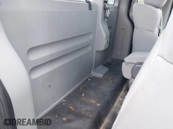 ✅ 2005 Ford F-150 XL • VIN: 1FTRF12205NB72906 • Lot: 42944020. Listed on IAAI with 154,681 mi. Free auction sales archive from the USA and detailed vehicle history report at DreamBid. Image 8.