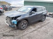 ✅ 2022 Toyota Highlander Hybrid XLE • VIN: 5TDGBRCH7NS541727 • Lot: 43573558. Wystawiony na IAAI z przebiegiem 79 995 mil. Bezpłatny archiwum sprzedaży aukcyjnych z USA i szczegółowy raport historii pojazdu na DreamBid. Zdjęcie 18.