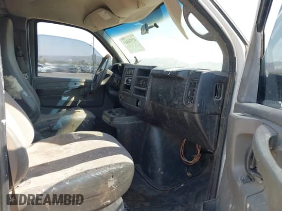 ✅ 2010 Chevrolet Express Cargo • VIN: 1GCUGADXXA1115078 • Lot: 42976543. Listed on IAAI with 283,268 mi. Free auction sales archive from the USA and detailed vehicle history report at DreamBid. Image 5.