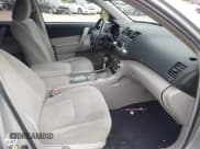 ✅ 2012 Toyota Highlander • VIN: 5TDBK3EH9CS154419 • Лот: 43086725. Опубликован ранее на IAAI с пробегом 153 114 миль. Бесплатный доступ к архиву аукционных продаж из США и подробный отчёт об истории автомобиля на DreamBid. Изображение 5.