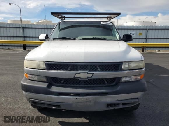 ✅ 2002 Chevrolet Silverado 2500HD • VIN: 1GCHK29U22E132147 • Lot: 91255045. Wystawiony na Copart z przebiegiem Nie podano. Bezpłatny archiwum sprzedaży aukcyjnych z USA i szczegółowy raport historii pojazdu na DreamBid. Zdjęcie 5.