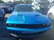 2018 Dodge Challenger SXT z VIN 2C3CDZAG7JH333962, wystawiony jako IAAI lot #43349649 z przebiegiem 193 633 mil mil oraz . Historia ofert i sprzedaży dostępna na DreamBid. Obrazek 6.