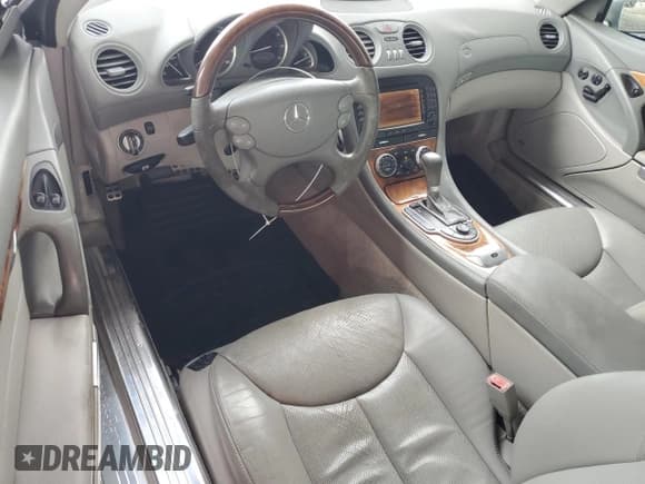 ✅ 2007 Mercedes-Benz SL 550 • VIN: WDBSK71F27F124405 • Lot: 84946224. Listed on Copart with 119,606 mi. Free auction sales archive from the USA and detailed vehicle history report at DreamBid. Image 8.