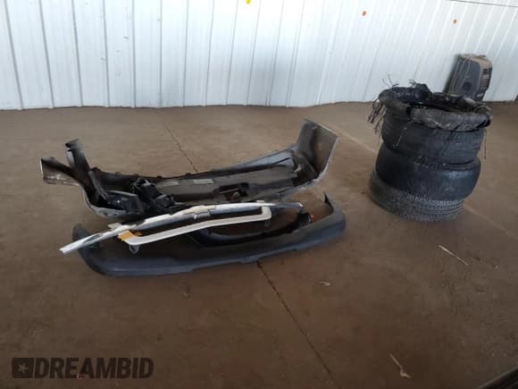 ✅ 2005 Chevrolet Silverado 1500 LS • VIN: 2GCEC19TX51346567 • Лот: 74728524. Опубликован ранее на Copart с пробегом 236 964 миль. Бесплатный доступ к архиву аукционных продаж из США и подробный отчёт об истории автомобиля на DreamBid. Изображение 12.