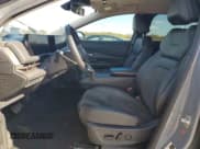 ✅ 2023 Nissan ARIYA Engage • VIN: JN1AF0BA6PM406105 • Lot: 87304785. Wystawiony na Copart z przebiegiem 47 407 mil. Bezpłatny archiwum sprzedaży aukcyjnych z USA i szczegółowy raport historii pojazdu na DreamBid. Zdjęcie 7.