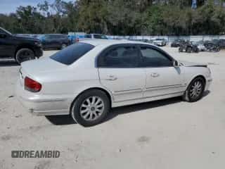 2004 Hyundai Sonata GLS z VIN KMHWF35H44A046063, wystawiony jako Copart lot #43472615 z przebiegiem 147 282 mil mil oraz Szkoda całkowita • Salvage title. Historia ofert i sprzedaży dostępna na DreamBid. Obrazek 3.