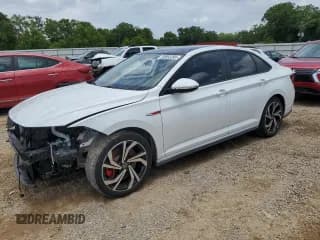 ✅ 2023 Volkswagen Jetta Autobahn • VIN: 3VW2T7BU0PM008211 • Lot: 59855395. Wystawiony na Copart z przebiegiem 43 980 mil. Bezpłatny archiwum sprzedaży aukcyjnych z USA i szczegółowy raport historii pojazdu na DreamBid. Zdjęcie 1.