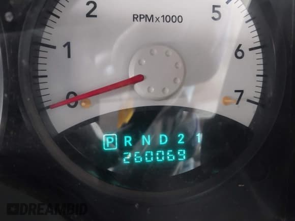 ✅ 2005 Dodge Durango SXT • VIN: 1D4HB38N55F575894 • Лот: 42257542. Опубликован ранее на IAAI с пробегом 260 069 миль. Бесплатный доступ к архиву аукционных продаж из США и подробный отчёт об истории автомобиля на DreamBid. Изображение 15.