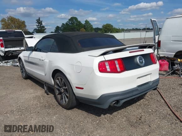 ✅ 2011 Ford Mustang GT Premium • VIN: 1ZVBP8FFXB5116551 • Lot: 43537933. Wystawiony na IAAI z przebiegiem 89 201 mil. Bezpłatny archiwum sprzedaży aukcyjnych z USA i szczegółowy raport historii pojazdu na DreamBid. Zdjęcie 3.