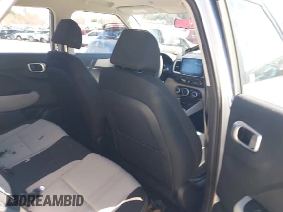 ✅ 2020 Hyundai Venue SEL • VIN: KMHRC8A39LU038177 • Lot: 41823569. Listed on IAAI with 40,142 mi. Free auction sales archive from the USA and detailed vehicle history report at DreamBid. Image 8.
