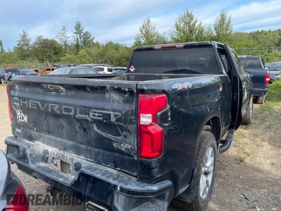 ✅ 2021 Chevrolet Silverado 1500 Custom • VIN: 3GCUYBEF2MG141687 • Лот: 65919264. Опубликован ранее на Copart с пробегом Не указан. Бесплатный доступ к архиву аукционных продаж из США и подробный отчёт об истории автомобиля на DreamBid. Изображение 4.