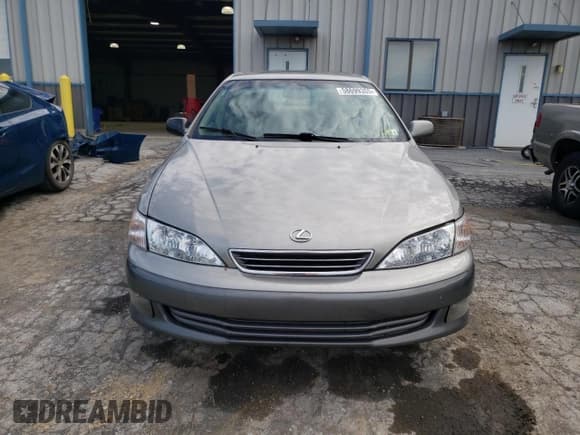 ✅ 2000 Lexus ES 300 • VIN: JT8BF28G8Y0287764 • Lot: 58699365. Listed on Copart with 216,164 mi. Free auction sales archive from the USA and detailed vehicle history report at DreamBid. Image 5.