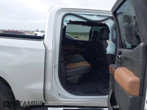 ✅ 2020 Chevrolet Silverado 1500 High Country • VIN: 3GCUYHET3LG401392 • Lot: 43325251. Listed on IAAI with 56,094 mi. Free auction sales archive from the USA and detailed vehicle history report at DreamBid. Image 8.