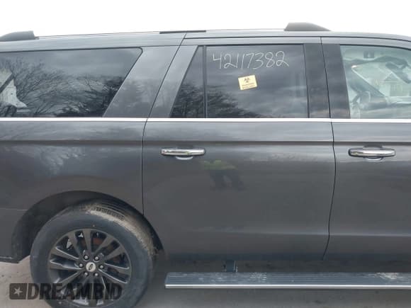 ✅ 2019 Ford Expedition Max Limited • VIN: 1FMJK2ATXKEA50537 • Lot: 42117382. Listed on IAAI with 127,556 mi. Free auction sales archive from the USA and detailed vehicle history report at DreamBid. Image 8.