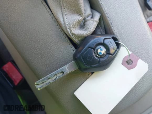 ✅ 2005 BMW Z4 2.5i • VIN: 4USBT33535LR70546 • Lot: 43707315. Wystawiony na IAAI z przebiegiem 93 714 mil. Bezpłatny archiwum sprzedaży aukcyjnych z USA i szczegółowy raport historii pojazdu na DreamBid. Zdjęcie 11.