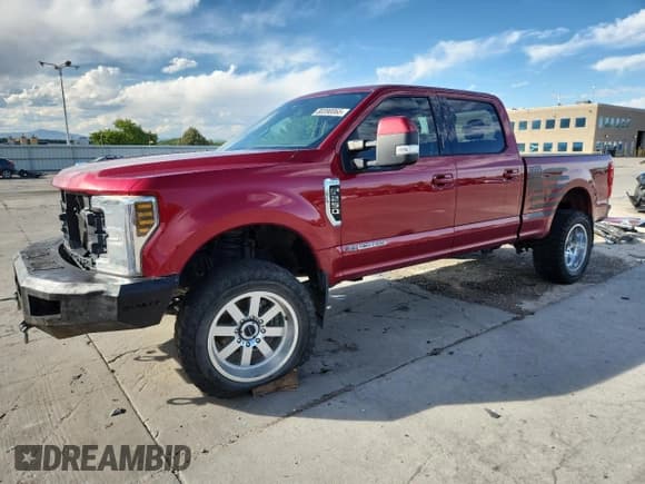 ✅ 2018 Ford F-250 XL • VIN: 1FT7W2BT1JEC91239 • Lot: 80390065. Listed on Copart with 156,576 mi. Free auction sales archive from the USA and detailed vehicle history report at DreamBid. Image 1.