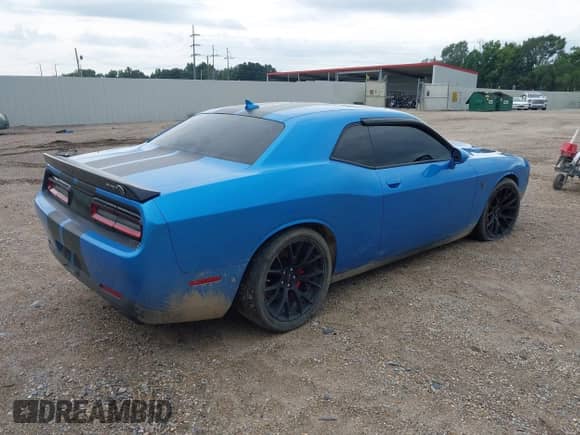 2016 Dodge Challenger SRT Hellcat z VIN 2C3CDZC90GH254687, wystawiony jako IAAI lot #43057103 z przebiegiem 54 293 mil mil oraz . Historia ofert i sprzedaży dostępna na DreamBid. Obrazek 4.