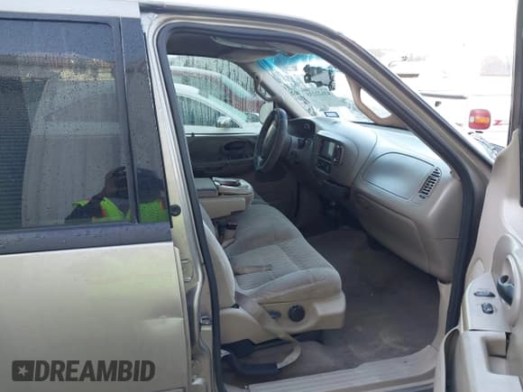 ✅ 2001 Ford F-150 XLT • VIN: 1FTRW07L41KC44343 • Lot: 43622235. Wystawiony na IAAI z przebiegiem Nie podano. Bezpłatny archiwum sprzedaży aukcyjnych z USA i szczegółowy raport historii pojazdu na DreamBid. Zdjęcie 5.