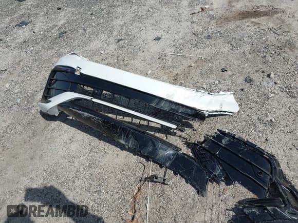 ✅ 2024 Volkswagen Tiguan SE R-Line Black • VIN: 3VVCB7AX4RM099266 • Lot: 42236374. Wystawiony na IAAI z przebiegiem 16 788 mil. Bezpłatny archiwum sprzedaży aukcyjnych z USA i szczegółowy raport historii pojazdu na DreamBid. Zdjęcie 11.