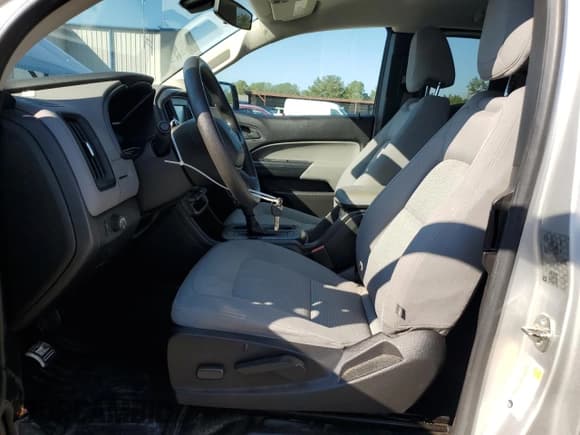 ✅ 2018 Chevrolet Colorado 2WD Work Truck • VIN: 1GCHSBEA1J1298645 • Lot: 83957055. Wystawiony na Copart z przebiegiem 153 186 mil. Bezpłatny archiwum sprzedaży aukcyjnych z USA i szczegółowy raport historii pojazdu na DreamBid. Zdjęcie 7.