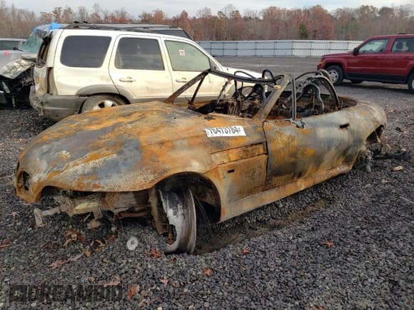 ✅ 2002 BMW Z3 2.5 • VIN: 4USCN334X2LK51277 • Лот: 78473784. Опубликован ранее на Copart с пробегом Не указан. Бесплатный доступ к архиву аукционных продаж из США и подробный отчёт об истории автомобиля на DreamBid. Изображение 1.