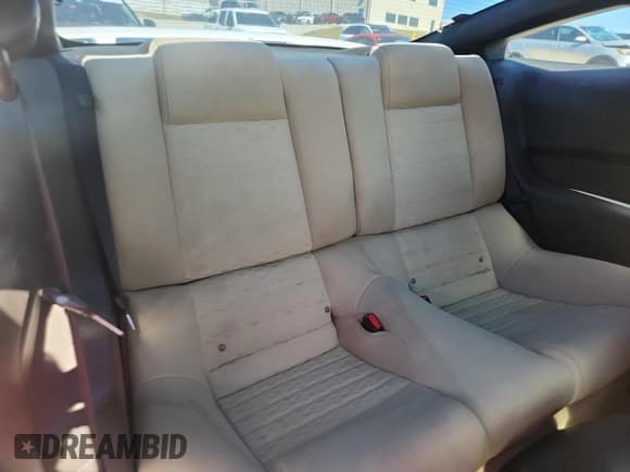 ✅ 2005 Ford Mustang GT Deluxe • VIN: 1ZVFT82H055115949 • Лот: 82492605. Опубликован ранее на Copart с пробегом 245 152 миль. Бесплатный доступ к архиву аукционных продаж из США и подробный отчёт об истории автомобиля на DreamBid. Изображение 10.