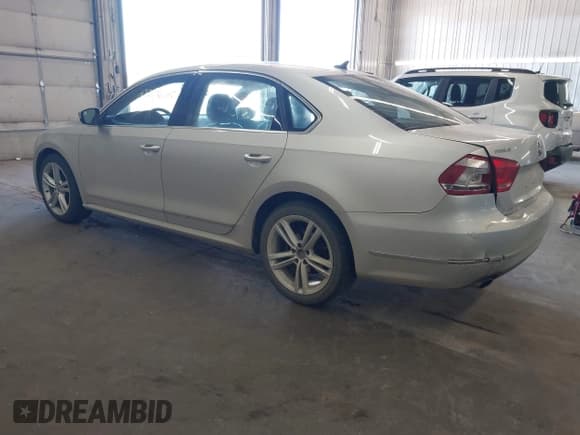 ✅ 2015 Volkswagen Passat SE • VIN: 1VWBT7A39FC095650 • Lot: 43225645. Listed on IAAI with 182,142 mi. Free auction sales archive from the USA and detailed vehicle history report at DreamBid. Image 3.